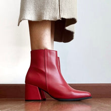 Cargar imagen en el visor de la galería, Botines Angie Rojo

